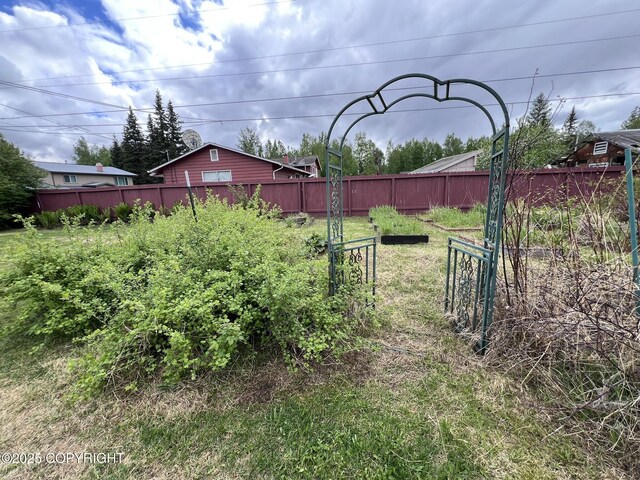 7700 Dover Ave, Anchorage, AK 99504 - view of yard