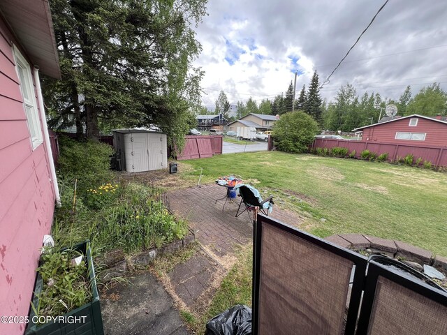 7700 Dover Ave, Anchorage, AK 99504 - view of yard