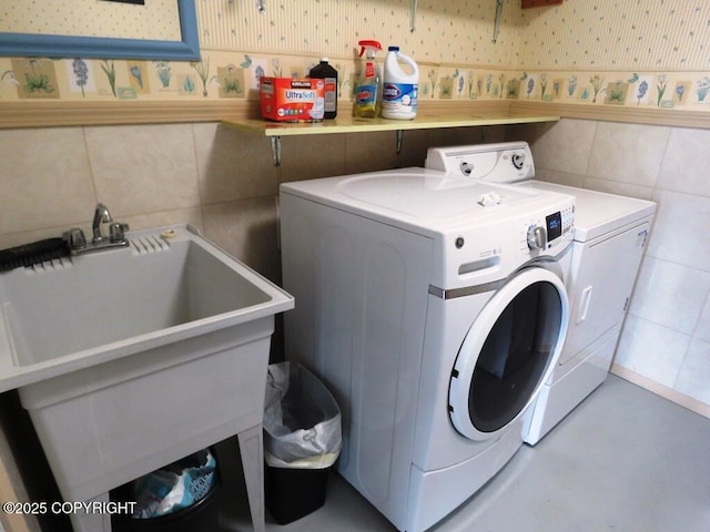 2340 E End Rd, Homer, AK 99603 - laundry area with wallpapered walls, washer and dryer, and tile walls