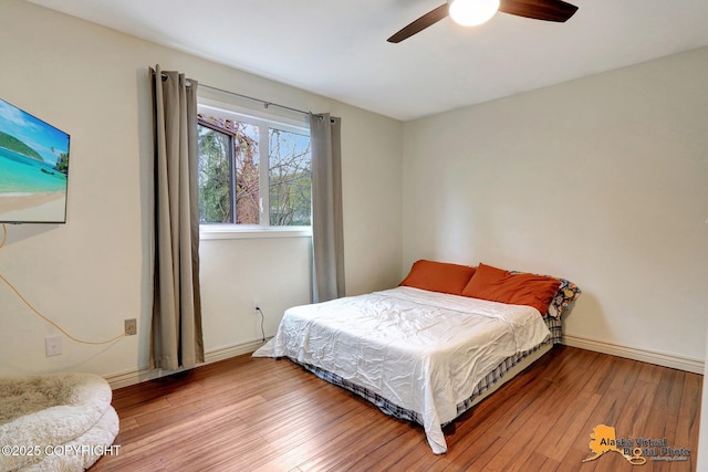 bedroom featuring hardwood / wood-style floors, baseboards, and ceiling fan