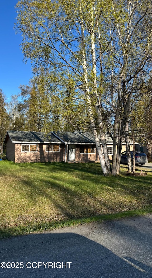 view of front of home with a front lawn