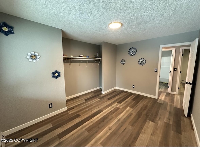 1507 W 47th Ave, Anchorage, AK 99503 - unfurnished bedroom featuring a textured ceiling, dark wood-type flooring, and a closet