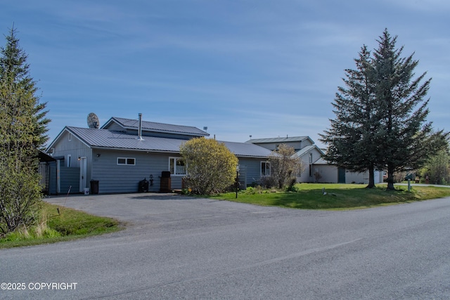 255 Lee Dr, Homer, AK 99603 - single story home with metal roof, a front lawn, and driveway