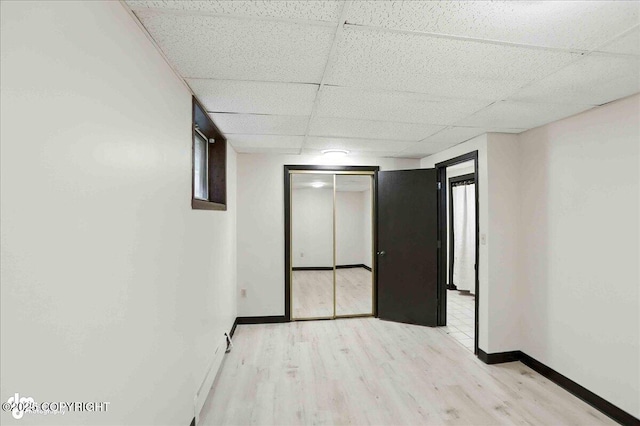 933 W 20th Ave, Anchorage, AK 99503 - unfurnished bedroom featuring a drop ceiling, wood finished floors, and a closet