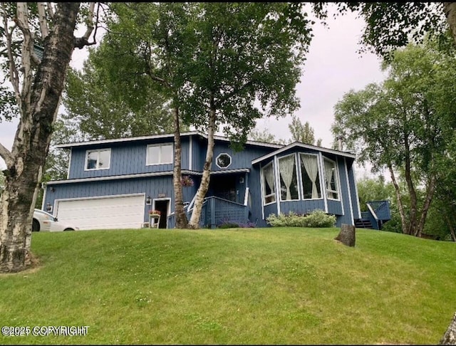 view of front facade with an attached garage and a front yard