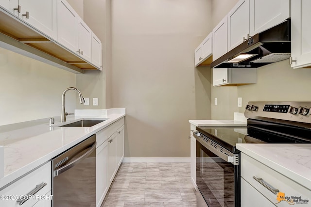 kitchen featuring stainless steel appliances, a sink, under cabinet range hood, baseboards, and light countertops
