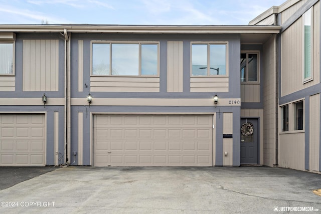 view of front facade with an attached garage and driveway