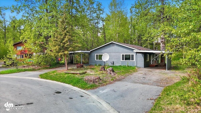961 E Dellwood St, Wasilla, AK 99654 - view of front facade with asphalt driveway