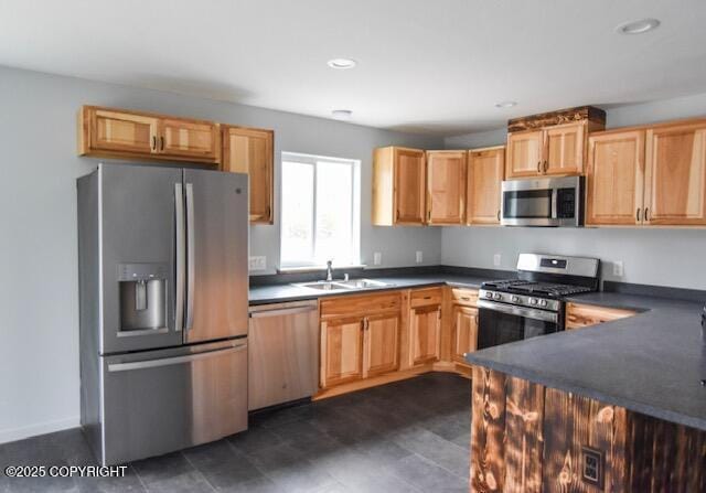41485 Derks Lake Rd, Soldotna, AK 99669 - kitchen with stainless steel appliances, a sink, dark countertops, and recessed lighting