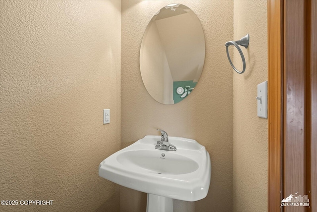 241 N Pasture Pl, Palmer, AK 99645 - bathroom featuring a sink and a textured wall
