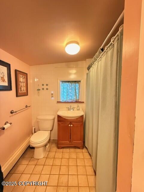 1411 Mission Rd, Kodiak, AK 99615 - full bathroom featuring tile patterned flooring, toilet, vanity, and curtained shower