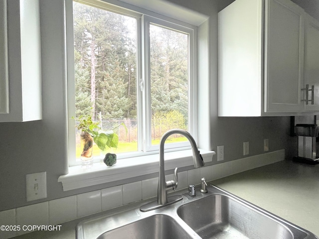 517 Sut Larsen Way, Kodiak, AK 99615 - kitchen featuring a sink and white cabinets