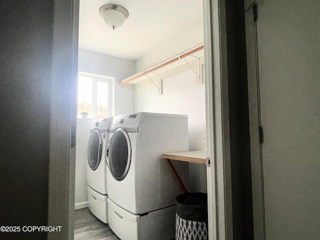 517 Sut Larsen Way, Kodiak, AK 99615 - laundry area featuring washer and dryer and wood finished floors