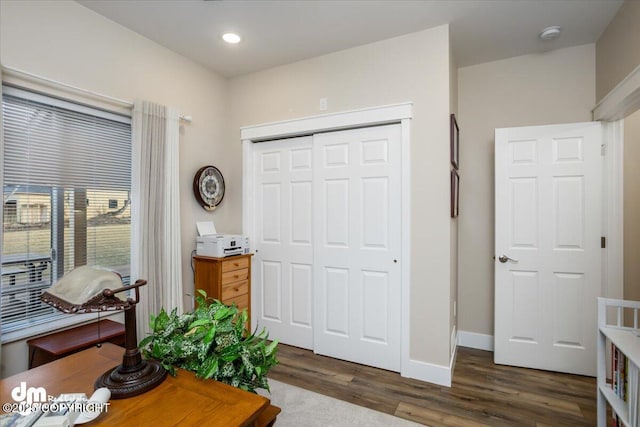 1630 S Corwin Ln, Wasilla, AK 99654 - entrance foyer with dark wood-style flooring, recessed lighting, and baseboards