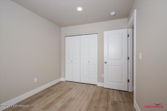 9089 E Spring Creek Cir, Palmer, AK 99645 - unfurnished bedroom featuring light wood finished floors, baseboards, recessed lighting, and a closet