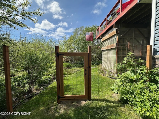 4259 Shirley Ct, Homer, AK 99603 - gate featuring a yard