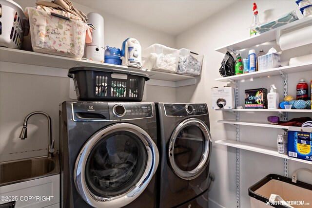 1506 M St, Anchorage, AK 99501 - laundry room with washer and dryer