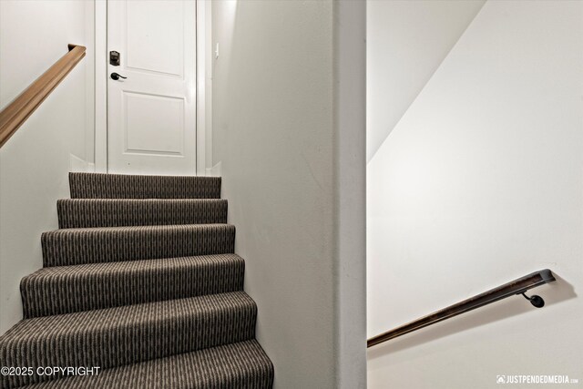 1506 M St, Anchorage, AK 99501 - view of stairs