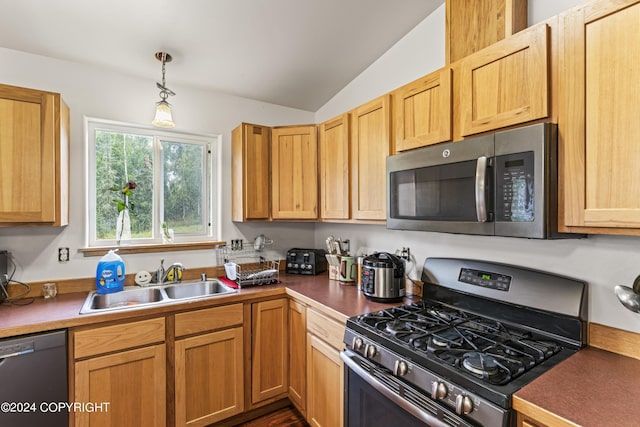 7879 W Sally Ct, Wasilla, AK 99623 - kitchen featuring appliances with stainless steel finishes, a sink, decorative light fixtures, and vaulted ceiling