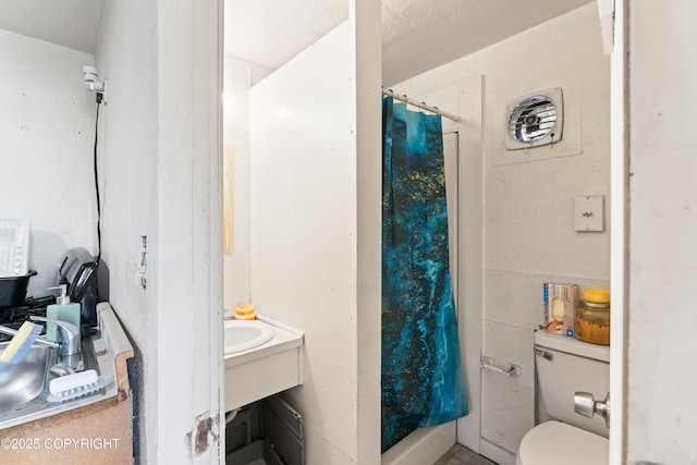 241 N Flower St, Anchorage, AK 99508 - full bathroom featuring toilet, a shower with curtain, and vanity