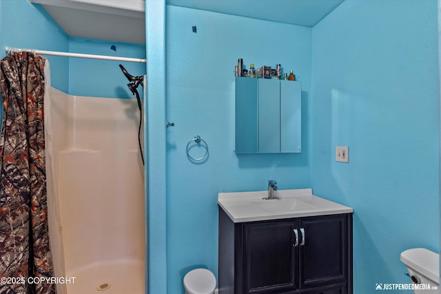 2261 Ridgewood Dr, Wasilla, AK 99654 - bathroom featuring a shower with shower curtain and vanity