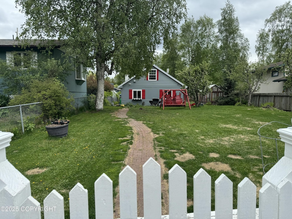 2527 Cottonwood St, Anchorage, AK 99508 - view of yard