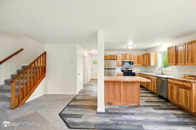 14045 W Willow Fishhook Rd, Willow, AK 99688 - kitchen featuring stainless steel appliances, a sink, light countertops, baseboards, and a kitchen island