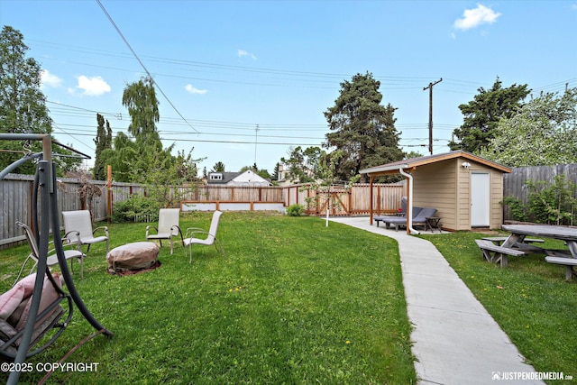 1310 G St, Anchorage, AK 99501 - view of yard