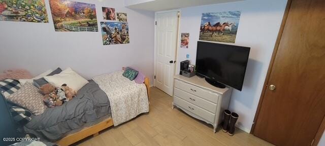 301 Teal Way, Kodiak, AK 99615 - bedroom featuring light wood-type flooring
