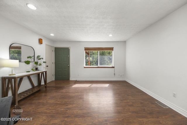 9845 E Lee Ann Dr, Palmer, AK 99645 - foyer featuring wood finished floors, a textured ceiling, recessed lighting, and baseboards