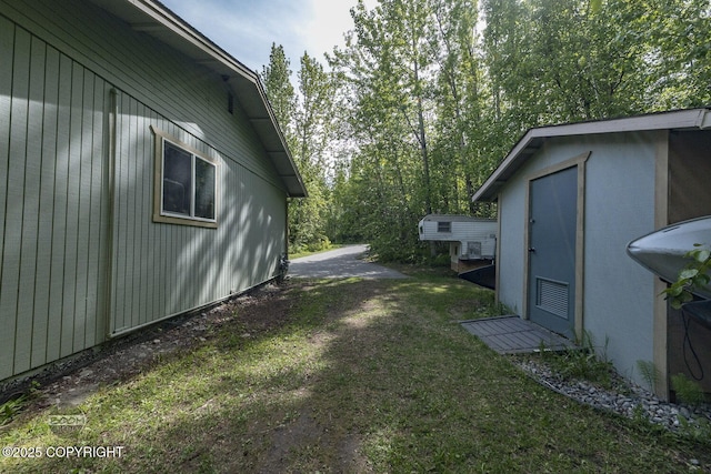9845 E Lee Ann Dr, Palmer, AK 99645 - view of side of home featuring a yard
