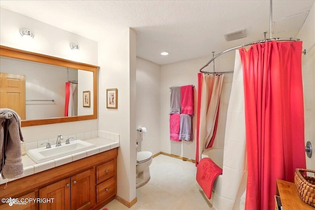 22325 Sterling Hwy, Ninilchik, AK 99639 - full bath featuring vanity, shower / bath combo, toilet, baseboards, and recessed lighting