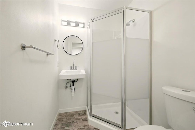 557 N Glenn Hwy, Palmer, AK 99645 - full bathroom with toilet, a shower stall, and baseboards
