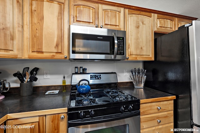 7490 W Rodney Cir, Wasilla, AK 99623 - kitchen featuring appliances with stainless steel finishes and dark countertops