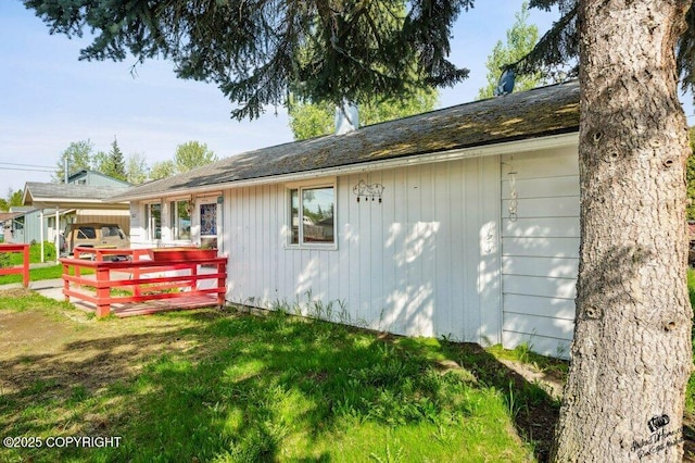 1507 Elmendorf Dr, Anchorage, AK 99504 - view of side of home featuring a lawn
