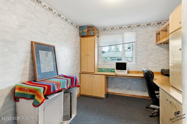 1507 Elmendorf Dr, Anchorage, AK 99504 - office area with wallpapered walls and built in desk