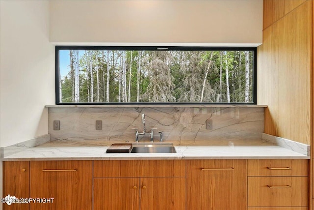 1308 Cunningham Ct, Kenai, AK 99611 - bar featuring a sink and tasteful backsplash