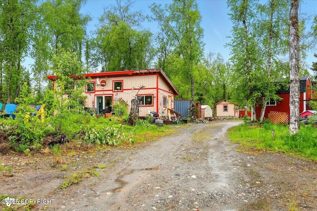 9637 N Buckingham Palace Rd, Willow, AK 99688 - view of front facade with driveway