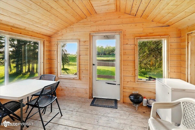13364 Sterling Hwy, Ninilchik, AK 99639 - sunroom with vaulted ceiling and healthy amount of natural light