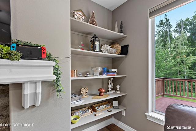 542 S Tender Arctic Dr, Palmer, AK 99645 - detailed view of baseboards