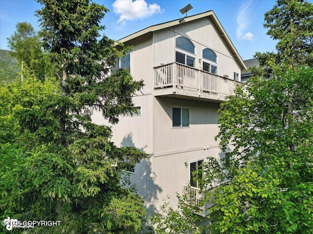 9198 Eagle River Ln, Eagle River, AK 99577 - view of side of home featuring a balcony