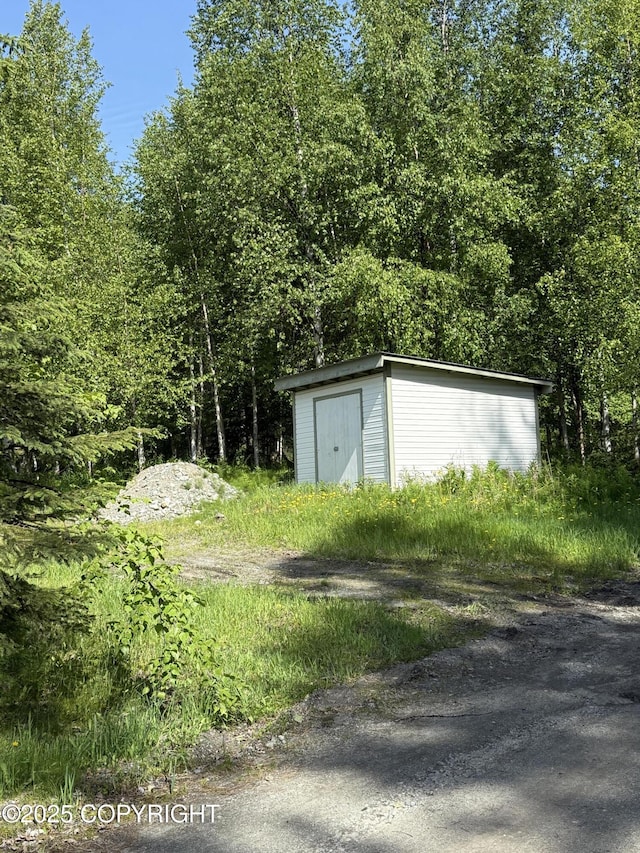 9810 N Runyon Cir, Palmer, AK 99645 - view of yard featuring a storage unit