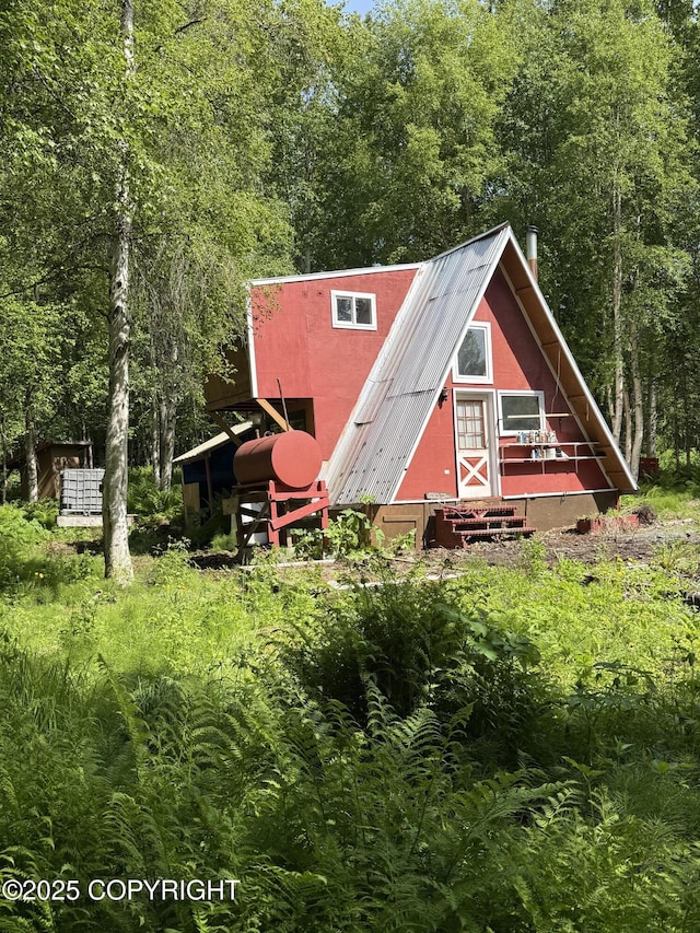 9810 N Runyon Cir, Palmer, AK 99645 - view of outdoor structure featuring a forest view