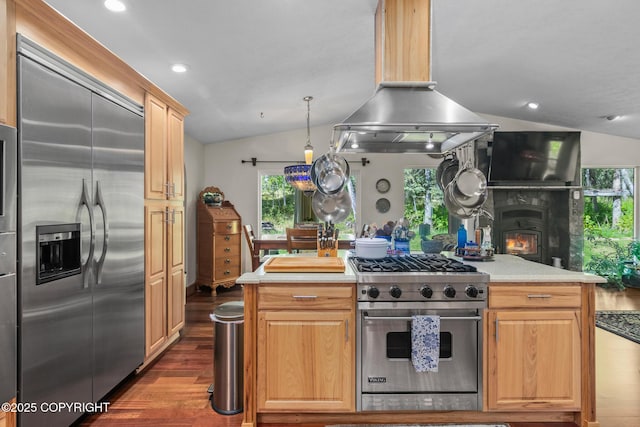 38686 Hart Ct, Soldotna, AK 99669 - kitchen featuring stainless steel appliances, vaulted ceiling, wood finished floors, plenty of natural light, and recessed lighting