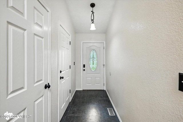 1940 E Caribou Loop, Wasilla, AK 99654 - entryway featuring a textured wall