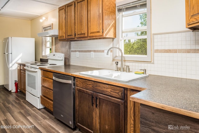 3521 N Caribou St, Wasilla, AK 99654 - kitchen featuring white appliances, backsplash, under cabinet range hood, and dark wood-style flooring