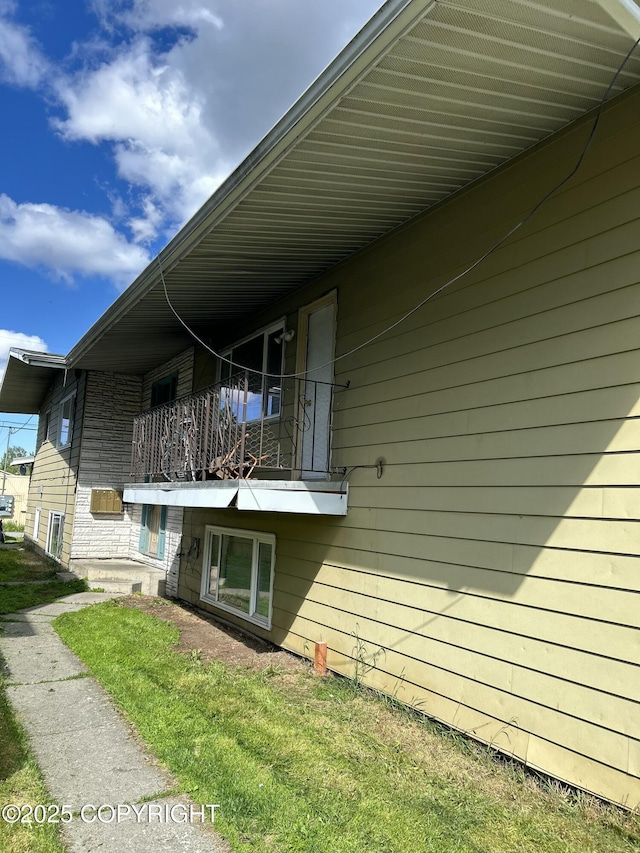 544 N Park St, Anchorage, AK 99508 - view of side of property with a balcony