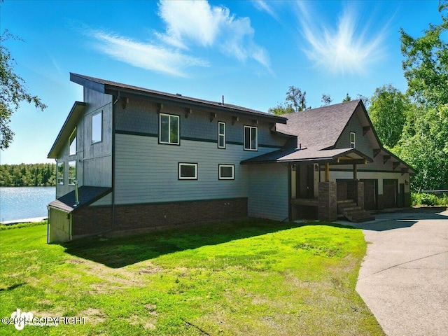 5100 W Lakeside Dr, Wasilla, AK 99654 - view of front facade featuring a front yard, driveway, and a water view