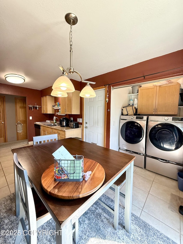 711 Maple Dr, Kenai, AK 99611 - dining area with washing machine and clothes dryer, light tile patterned flooring, and a textured ceiling