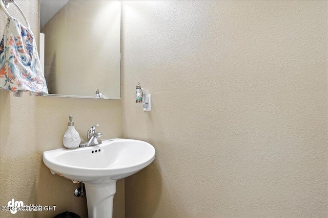 6403 E 10th Ave # 26, Anchorage, AK 99504 - view of bathroom